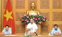 Premierminister Nguyen Xuan Phuc leitet die Sitzung des Generalstabs für Wirtschaftsrestrukturierung