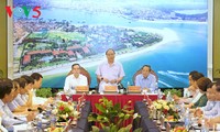 Premierminister Nguyen Xuan Phuc tagt mit Leitung der Provinz Quang Binh