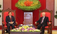 KPV-Generalsekretär Nguyen Phu Trong empfängt Delegation der Laotischen Front für nationalen Aufbau