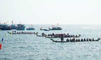 Lebhafte Stimmung beim Bootsrennen im Inselkreis Ly Son in Quang Ngai