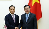 Vizepremierminister Vuong Dinh Hue trifft Präsident des südkoreanischen Konzerns KRC