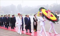 Spitzen von Partei und Staat besuchen Ho-Chi-Minh-Mausoleum zum Tetfest 2020