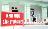 Ärzte und Krankenpflege kämpfen gegen Covid-19 in Binh Xuyen