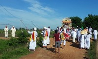 Änderungen der Rituale in der Hochzeits- und Trauerfeier der Cham