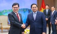 Premierminister Pham Minh Chinh empfängt Singapurs Vizepremierminister Heng Swee Keat