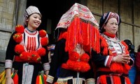 Schönheit bei der Hochzeit der Volksgruppe der Roten Dao in Tuyen Quang