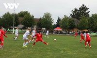 Vietnamesische Nationalmannschaft der Frauen gewinnt Fußballklub Viktoria Pilsen