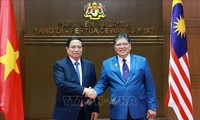 Premierminister Pham Minh Chinh trifft Präsidenten des Senats und des Repräsentantenhauses von Malaysia