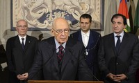 Presiden Italia, Giorgio Napolitano membubarkan Parlemen