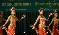 Warga etnis Khmer Nam Bo mengadakan pertemuan dan menyampaikan ucapan selamat Hari Tet Chol Chnam Thmay