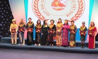 15 kolektif dan perseorangan memperoleh Penghargaan  Wanita Vietnam - 2013