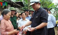 Terus mengatasi akibat banjir di Vietnam Tengah