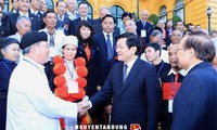 Presiden Vietnam, Truong Tan Sang mengadakan pertemuan dengan wakil keluarga-keluarga berbudaya yang tipikal