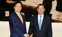 PM Vietnam, Nguyen Tan Dung melakukan pertemuan dengan PM Kamboja, Hun Sen