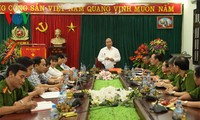 Deputi PM Nguyen Xuan Phuc menyampaikan ucapan selamat sehubungan dengan peringatan ultah ke-69 Hari Tradisional Keamanan Publik Vietnam