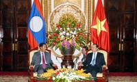 Deputi PM Vietnam, Vu Van Ninh menerima Deputi PM Laos, Bunpon Buttanavong