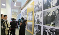 Acara pembukaan pameran seni rupa tentang para tokoh militer Vietnam yang terkemuka