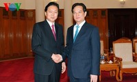 PM Vietnam, Nguyen Tan Dung menerima mantan PM Jepang, Yukio Hatoyama