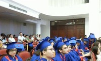 Banyak mahasiswa yang unggul diberikan hadiah Bunga Kastuba