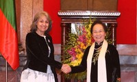  Wapres Vietnam, Nguyen Thi Doan melakukan pembicaraan dengan Wapres Bulgaria, Margarita Popova