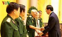 Presiden Vietnam melakukan pertemuan dengan delegasi Badan hubungan mantan prajurit sukarelawan dan pakar militer Vietnam di Laos