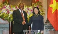 Wapres Vietnam, Dang Thi Ngoc Thinh mengadakan pembicaraan dengan Wapres Republik Afrika Selatan, Cyril Ramaphosa