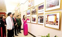 Pameran foto “Partai Komunis Vietnam-Musim semi Tanah Air”