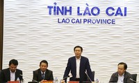 Deputi PM Vuong Dinh Hue melakukan temu kerja di provinsi Lao Cai