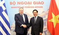 Pembicaraan antara Deputi PM, Menlu Vietnam, Pham Binh Minh dengan Menlu Republik Yunani, Nikos Kotzias