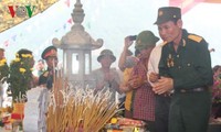  Mengenangkan para pahlawan dan martir, berterimah kasih kepada orang-orang yang berjasa kepada revolusi Vietnam