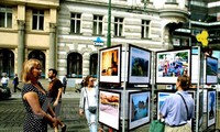 Memperkenalkan kedaulatan laut dan pulau Vietnam melalui pameran foto di Republik Czech