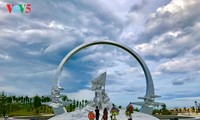  Tugu monumen peringatan 64 prajurit Gac Ma: Bunga-bunga yang  tak pernah mati