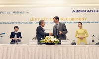  Maskapai Vietnam Airlines dan Air France menandantangani kontrak patungan kerjasama komprehensif