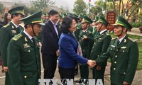 Wapres Vietnam, Dang Thi Ngoc Thinh berkunjung dan memberikan bingkisan di Kabupaten pegunungan A Luoi, Provinsi Thua Thien Hue