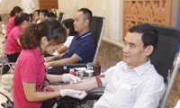 Kantor Pemerintah Viet Nam mengadakan acara menyumbangkan donor darah sukarela