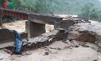 Provinsi-provinsi di daerah pegunungan di Viet Nam Utara mengatasi akibat hujan dan banjir