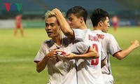 PM Nguyen Xuan Phuc menyemangati skuat sepak bola Viet Nam