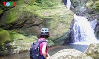 Menaklukkan jalan berbahaya Ngu Ho dan air terjun Do Quyen