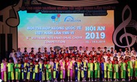 Kira-kira 1.000 seniman ikut serta dalam Kompetisi keenam paduan suara internasional Vietnam