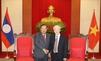 Sekjen, Presiden Vietnam, Nguyen Phu Trong menerima Sekjen, Presiden Laos, Bounnhang Vorachith