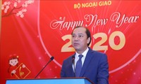 Deputi Menlu Vietnam, Nguyen Quoc Dung melakukan pertemuan dengan wartawan asing di Vietnam sehubungan dengan Tahun Baru 2020