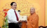 Ketua Pengurus Besar Front Tanah Air Vietnam Berkunjung dan Menyampaikan Ucapan Selamat Hari Raya Tet kepada Ketua Dewan Pengurus Besar Sangha Buddha Vietnam