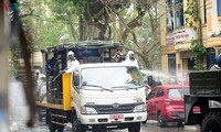 Kota Ha Noi terus mengadakan sidang tentang langkah mencegah dan menanggulangi wabah Covid-19