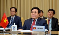 Deputi PM, Menlu Vietnam, Pham Binh Minh menghadiri konferensi video Persekutuan demi multilateralisme tentang topik kerjasama internasional dalam melawan wabah Covid-19