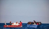 Menyelamatkan ratusan migran di lepas pantai Libya