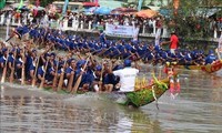 Warga Etnis Minoritas Khmer dengan Festival Lomba Perahu Ngo 2020