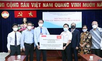 Badan Usaha dan Komunitas Orang Asing di Kota Ho Chi Minh Dukung Pekerjaan Pencegahan dan Pengendalian Covid-19