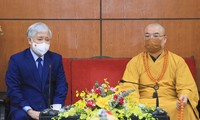 Ketua Pengurus Besar Front Tanah Air Vietnam, Do Van Chien Sampaikan Ucapan Selamat Kepada Sangha Buddha Vietnam