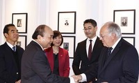 Presiden Vietnam, Nguyen Xuan Phuc Menerima Mantan Presiden, Menteri Ekonomi Swiss, Schneider Ammann