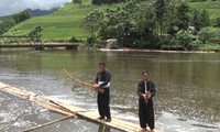 Terompet yang Menarik dari Warga Etnis Minoritas Mong di Bac Ha, Provinsi Lao Cai